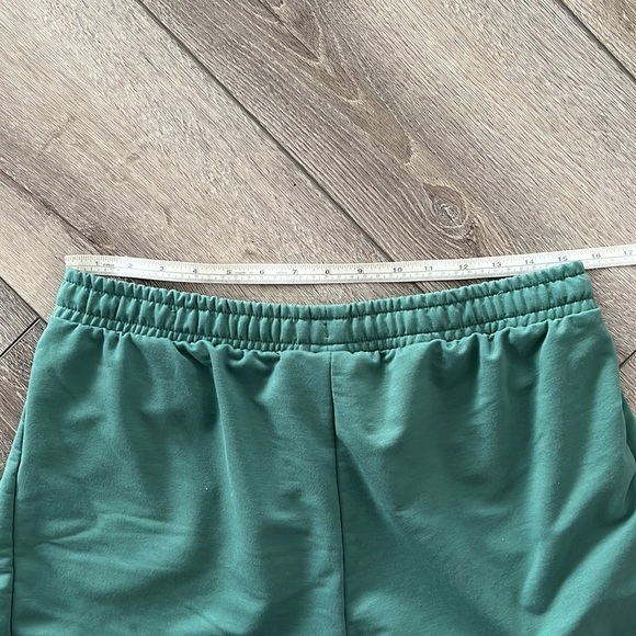 PUMA relaxed modern green shorts size large - Picture 3 of 5